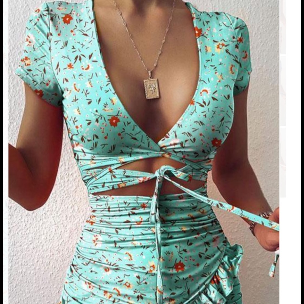 Yiliadress Selena Vneck Printed Wrap Dress